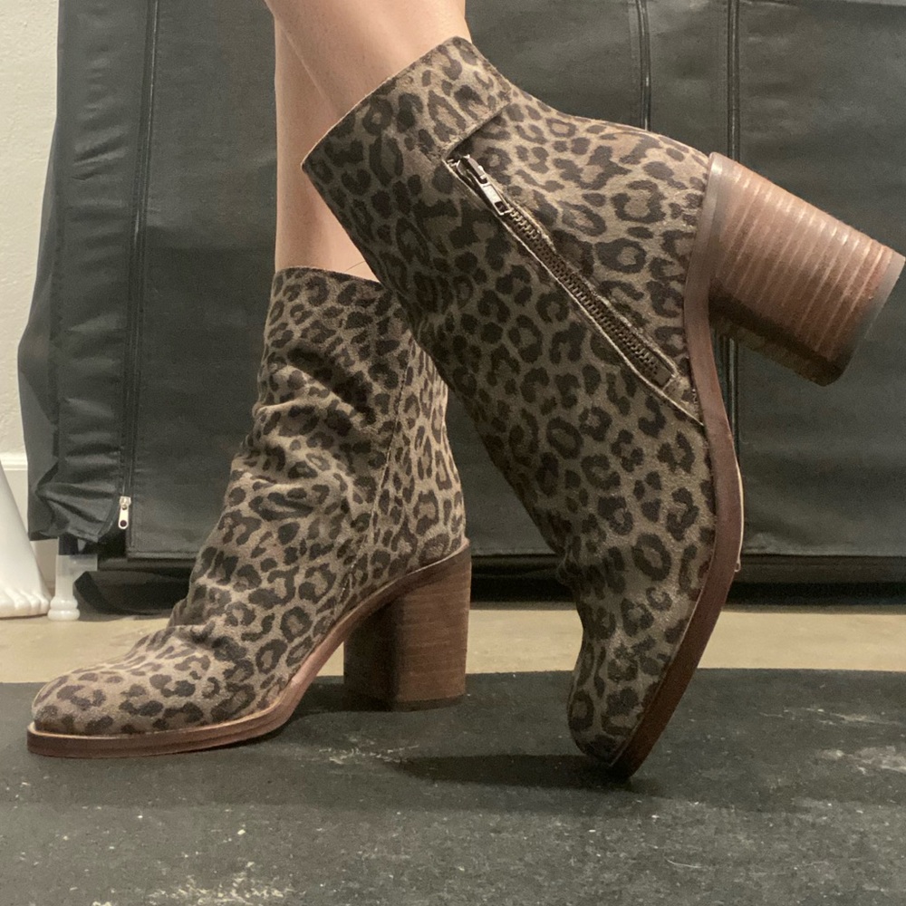 Rebels Jana Leopard print ankle booties